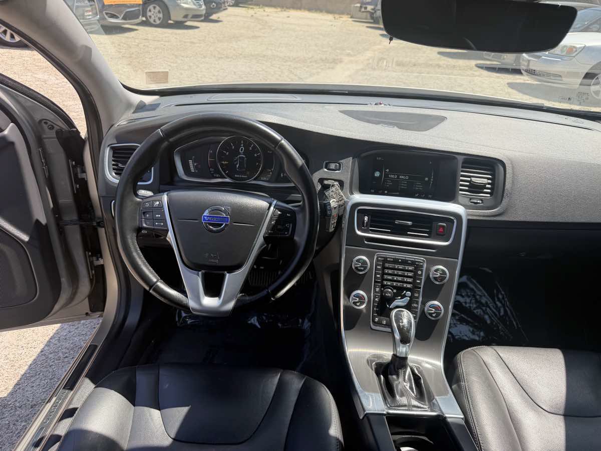 Used 2016 Volvo V60 T5 Platinum FWD image 12