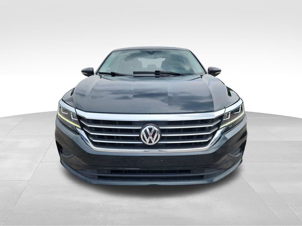 Used 2022 Volkswagen Passat 2.0T FWD image 2