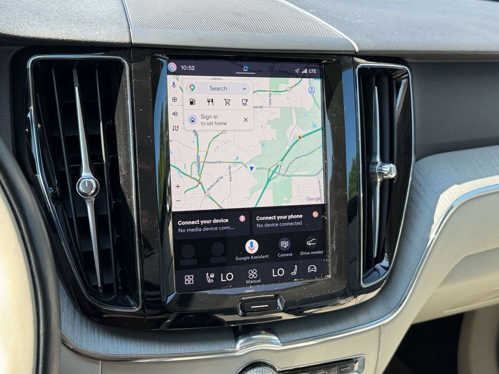 Certified 2024 Volvo XC60 B5 Plus w/ Climate Package AWD/4WD image 17