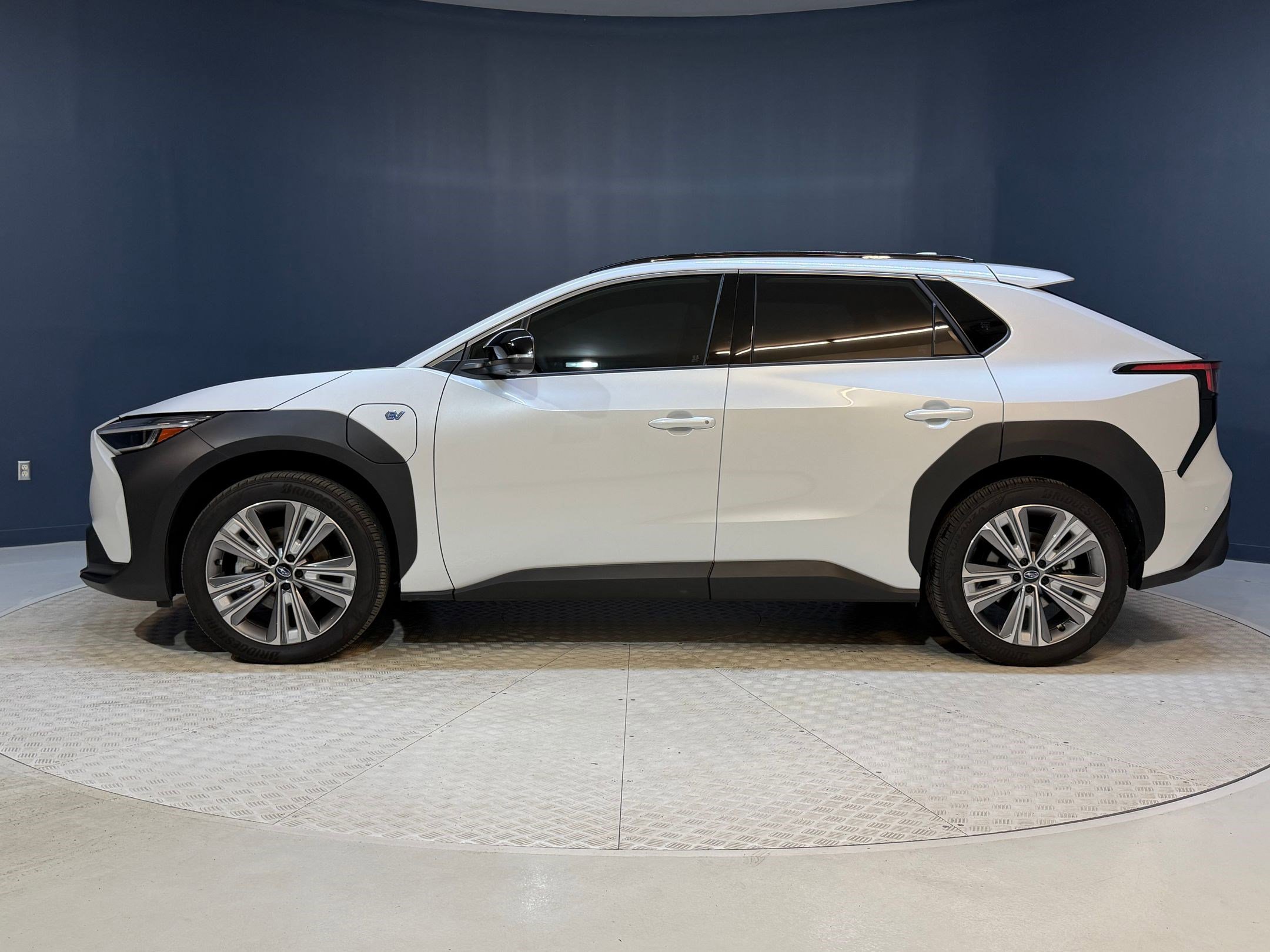 Used 2024 Subaru Solterra Touring w/ Touring Package image 2