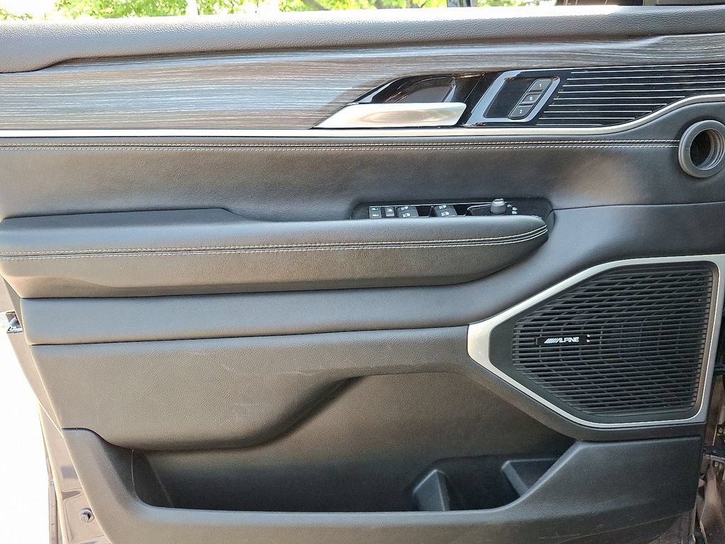 Certified 2024 Jeep Wagoneer Series II w/ Flexible Seating Group AWD/4WD image 13