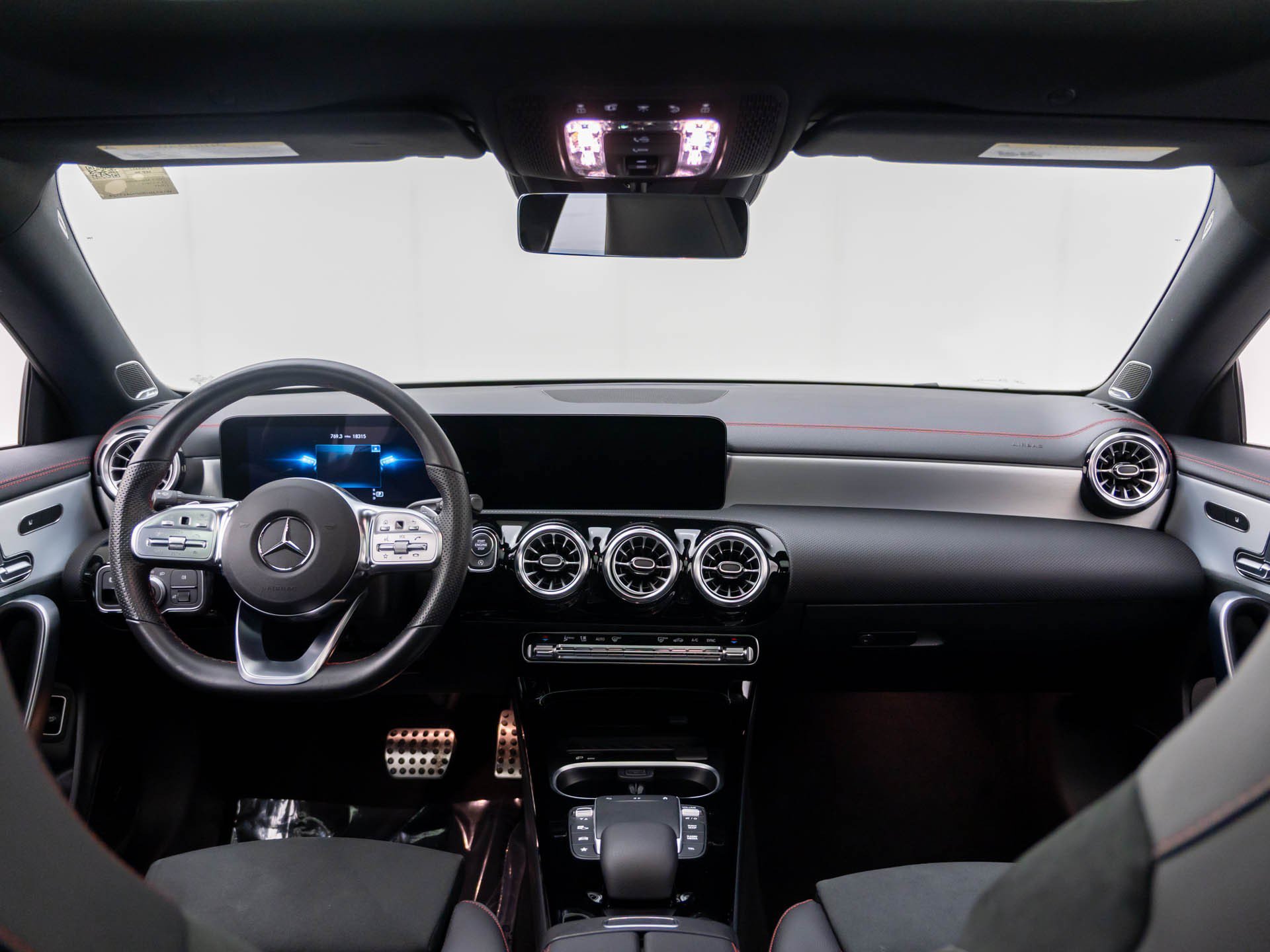 Used 2023 Mercedes-Benz CLA 250 4MATIC image 9