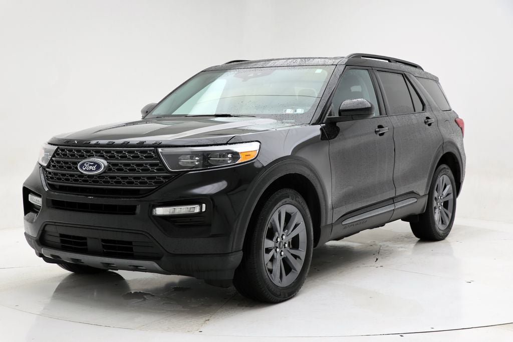 Used 2023 Ford Explorer XLT w/ Equipment Group 202A AWD/4WD image 2