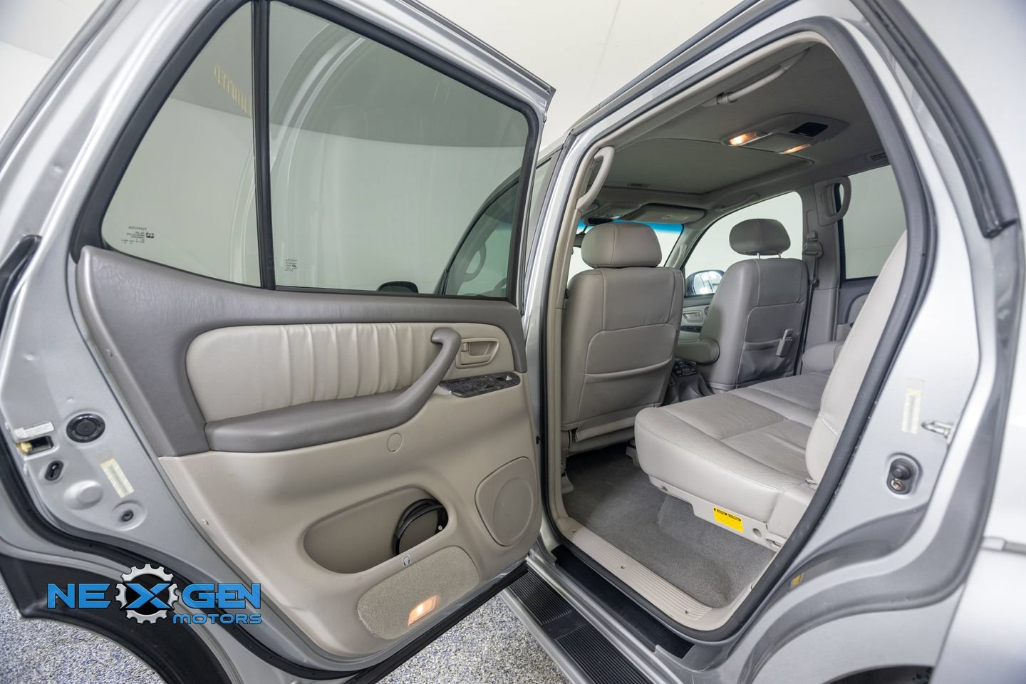 Used 2004 Toyota Sequoia Limited w/ Preferred Accessory Pkg AWD/4WD image 28