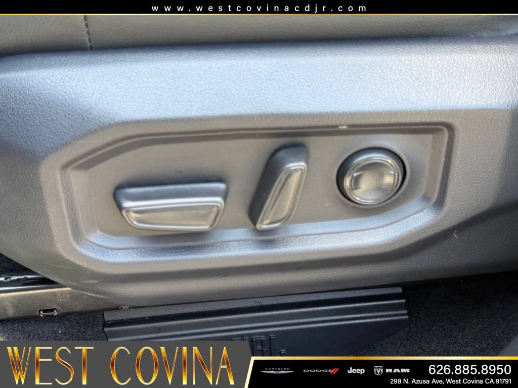 Used 2025 Toyota Tundra Limited AWD/4WD image 22