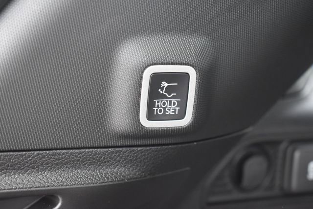 Used 2025 Jeep Grand Cherokee Limited AWD/4WD image 19