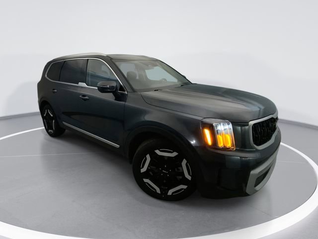 Used 2024 Kia Telluride EX w/ EX Captain's Chair Package image 1