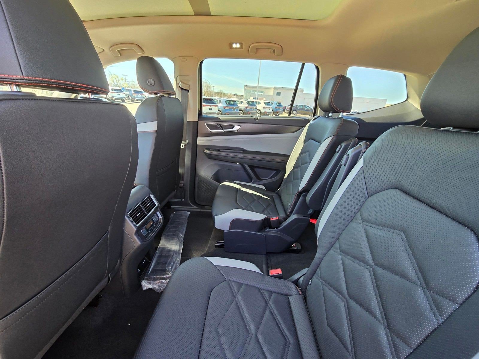 New 2026 Volkswagen Atlas Peak Edition AWD/4WD image 8