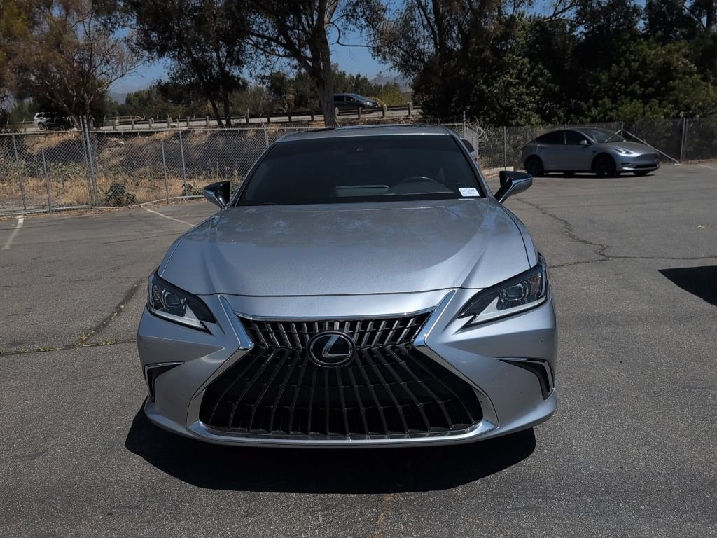 Used 2023 Lexus ES 350 w/ Premium Package FWD image 2