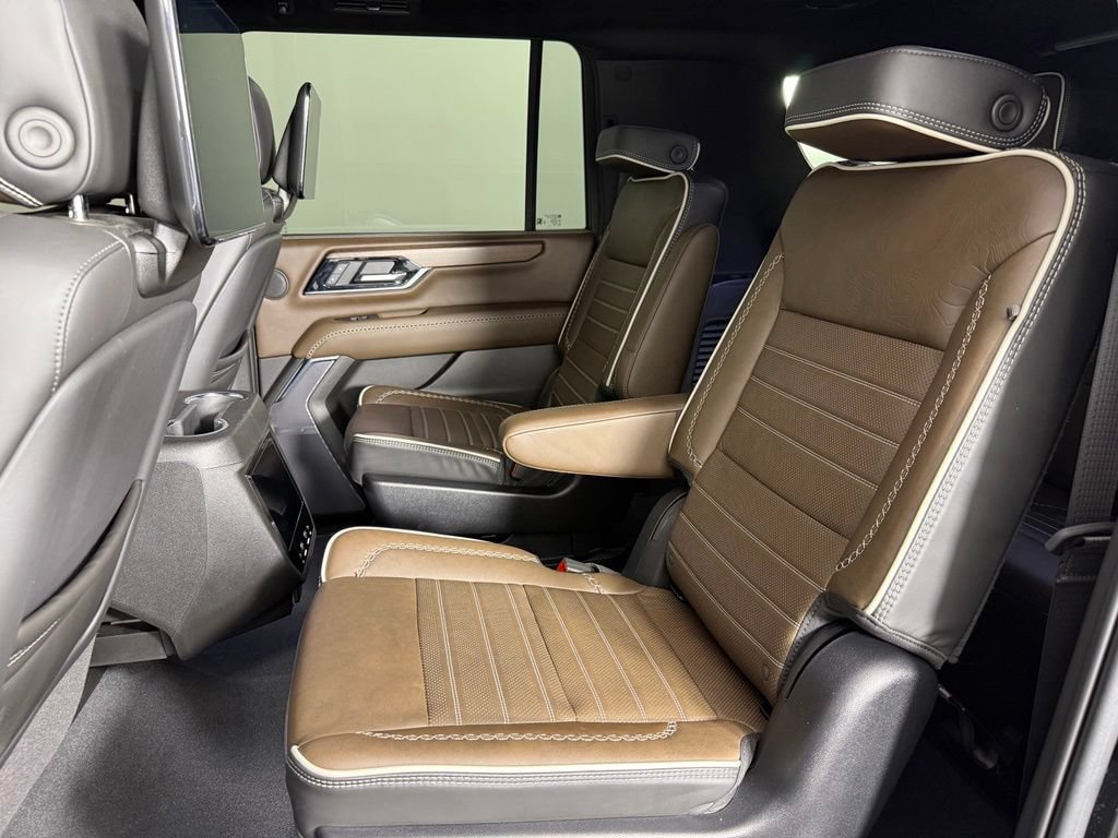 Used 2025 GMC Yukon XL Denali Ultimate AWD/4WD image 18