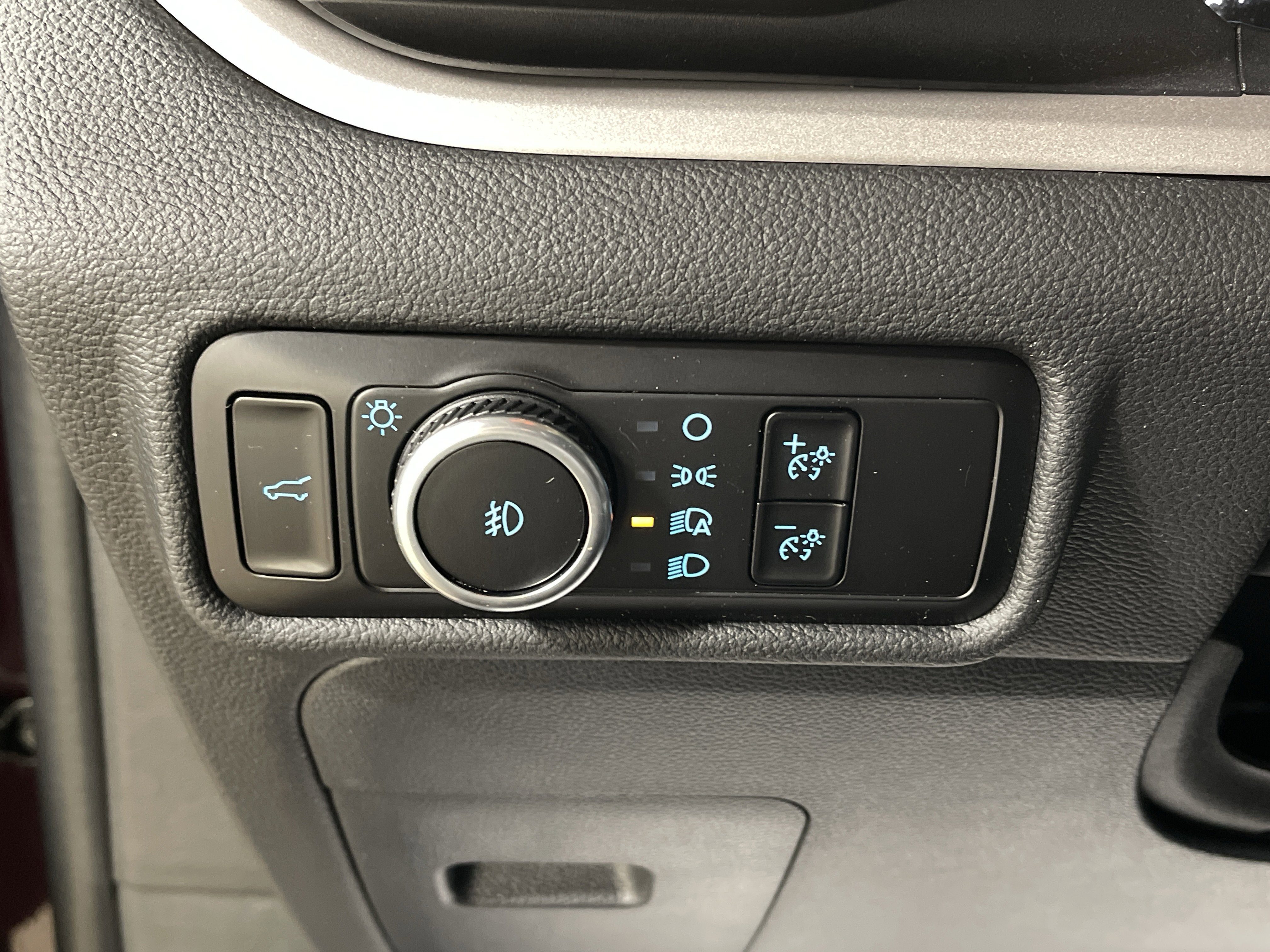 Used 2023 Ford Explorer XLT w/ Equipment Group 202A image 21