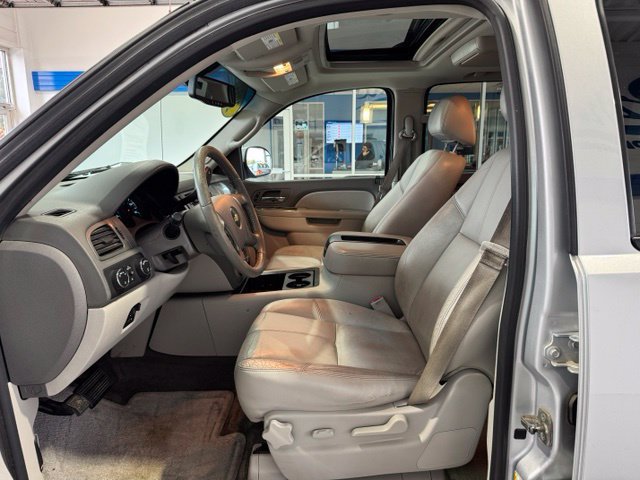 Used 2013 Chevrolet Avalanche LT w/ Suspension Package, Off-Road AWD/4WD image 7