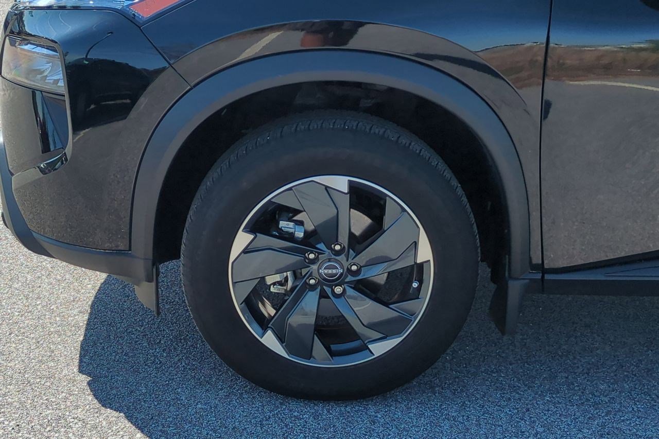 Certified 2024 Nissan Rogue SV FWD image 11