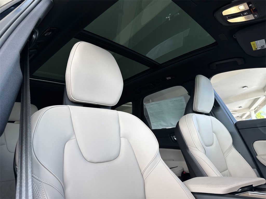 New 2026 Volvo XC60 B5 Plus w/ Climate Package PRO image 16