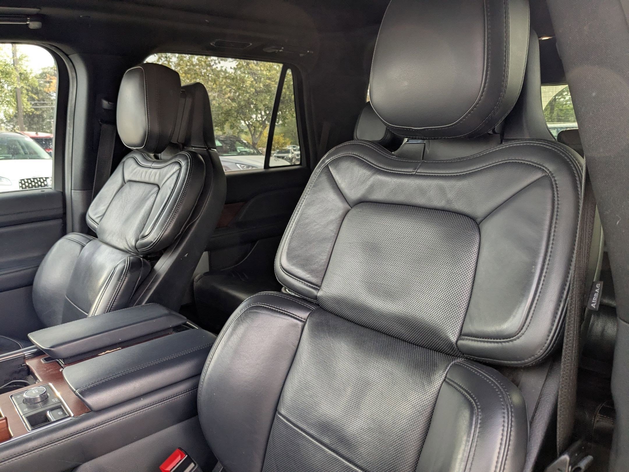 Used 2023 Lincoln Navigator Reserve image 11