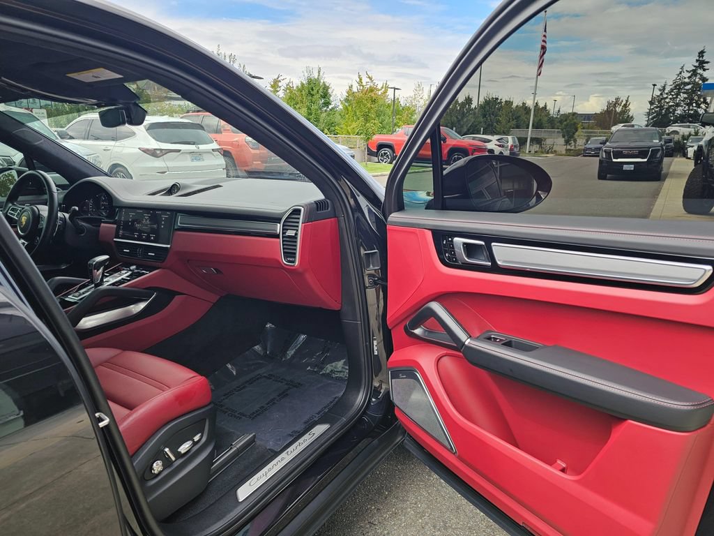 Used 2021 Porsche Cayenne Turbo S AWD/4WD image 12
