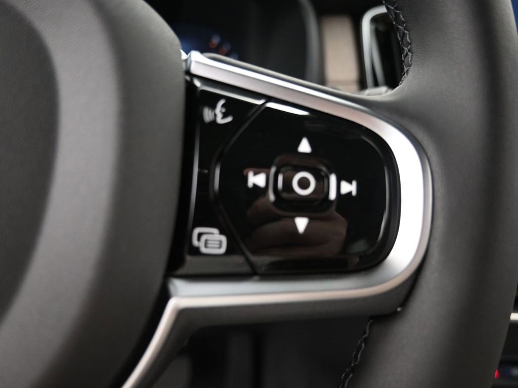 New 2026 Volvo XC90 B6 Plus w/ Protection Package Premier image 19