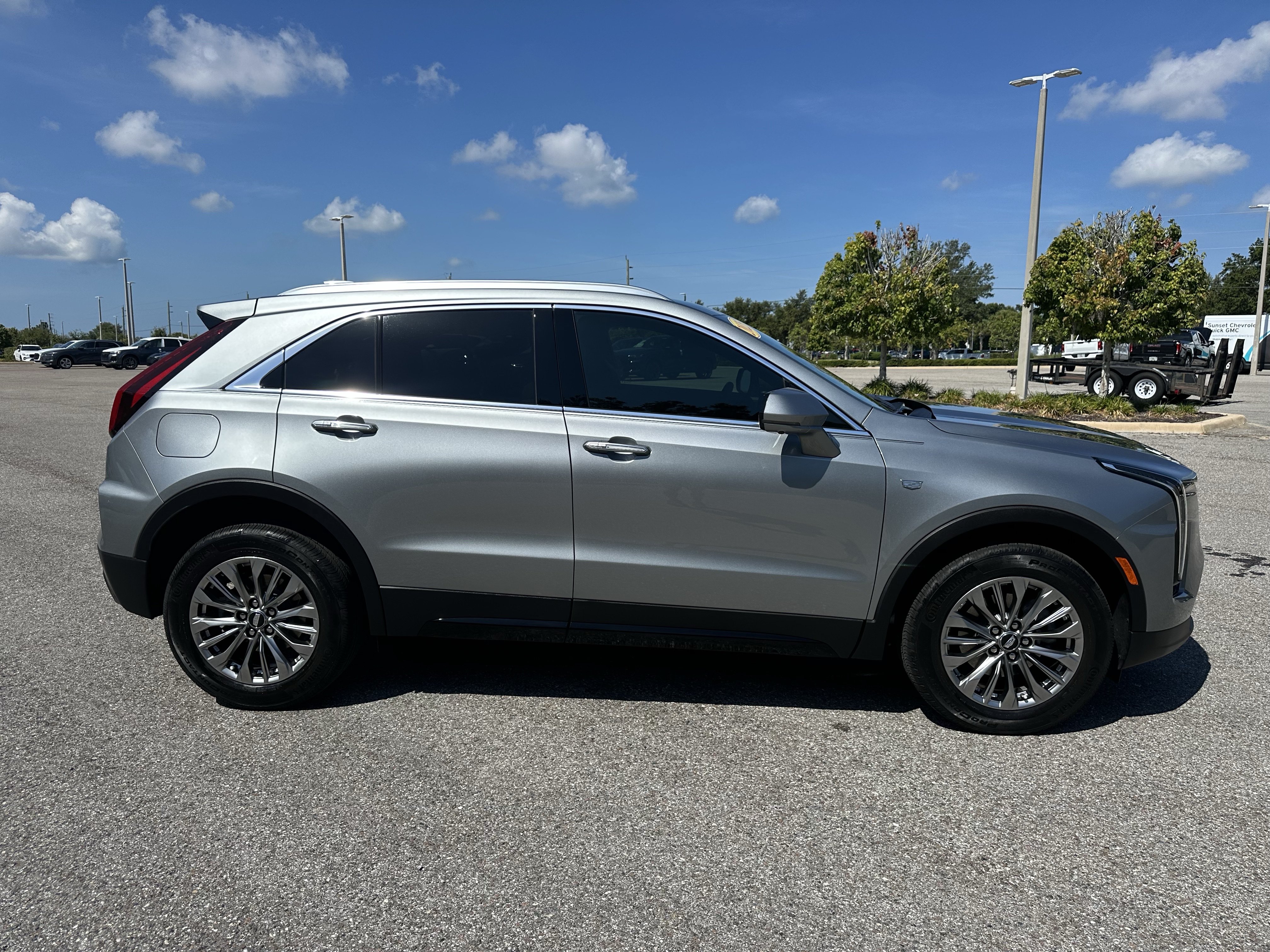 Used 2025 Cadillac XT4 Premium Luxury w/ Cold Weather Package FWD image 3