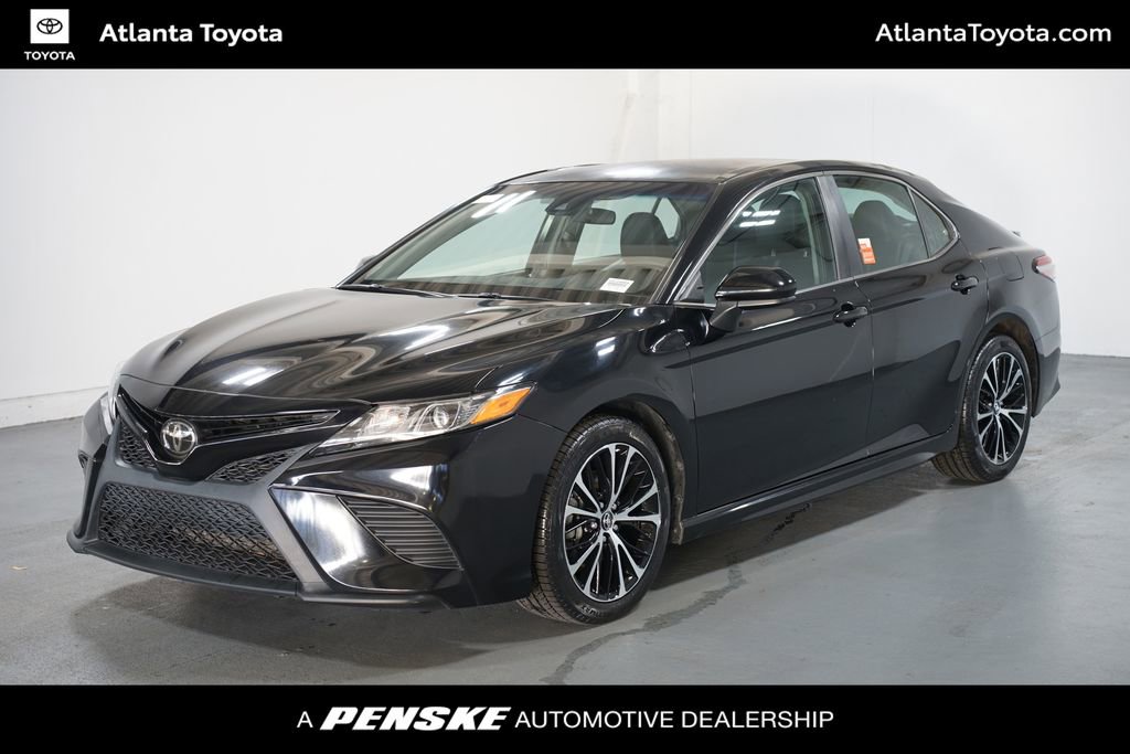 Used 2018 Toyota Camry SE image 1