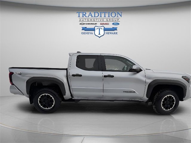 Used 2024 Toyota Tacoma TRD Off-Road w/ TRD Off Road Premium Package image 5