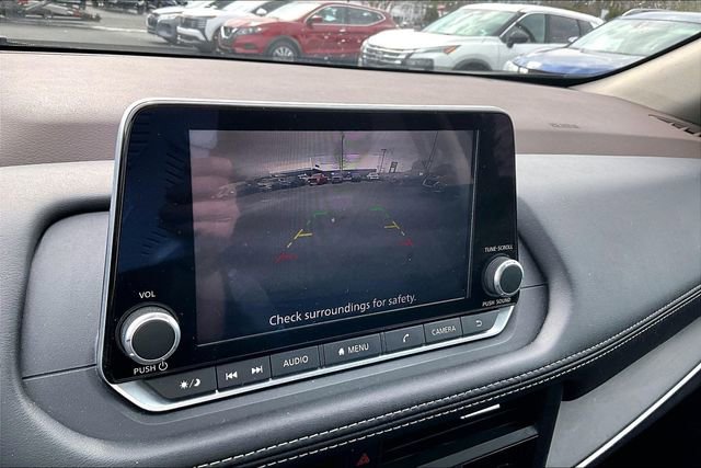 Used 2023 Nissan Rogue S image 11