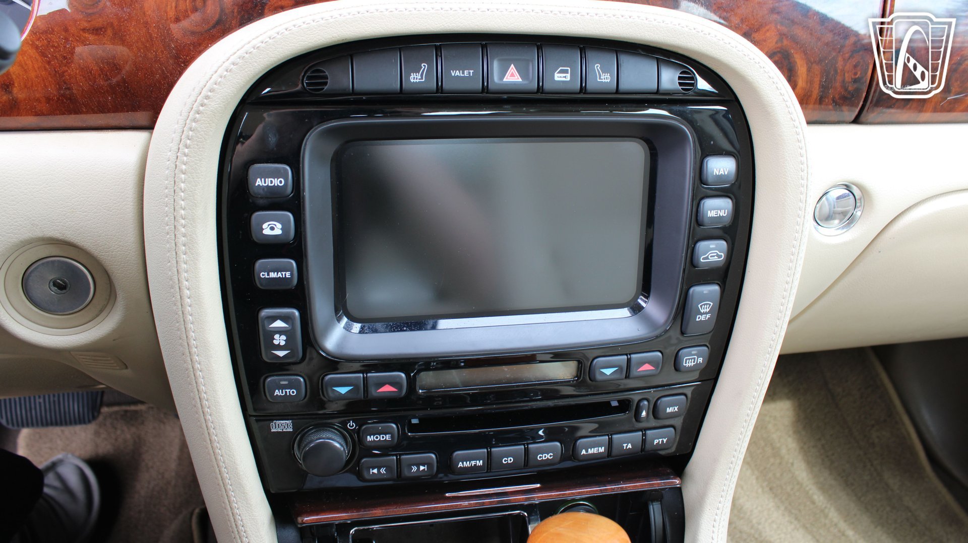 Used 2005 Jaguar XJ8 RWD image 12