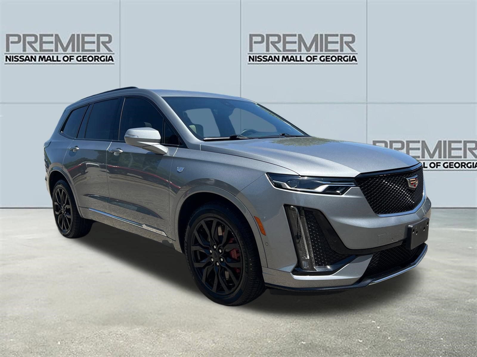 Used 2023 Cadillac XT6 Sport w/ Technology Package AWD/4WD image 3