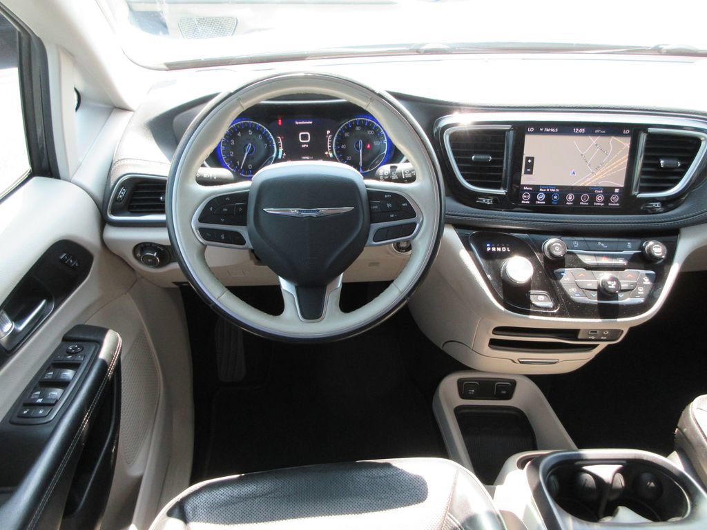 Used 2020 Chrysler Pacifica Limited FWD image 15