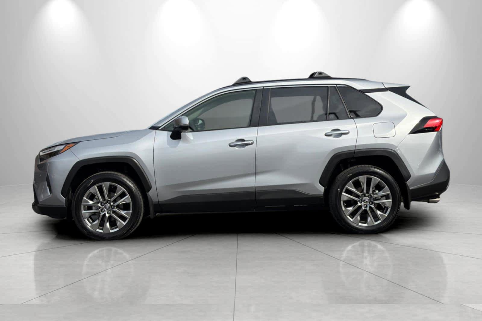 Used 2025 Toyota RAV4 Limited w/ Advanced Technology Package AWD/4WD image 5