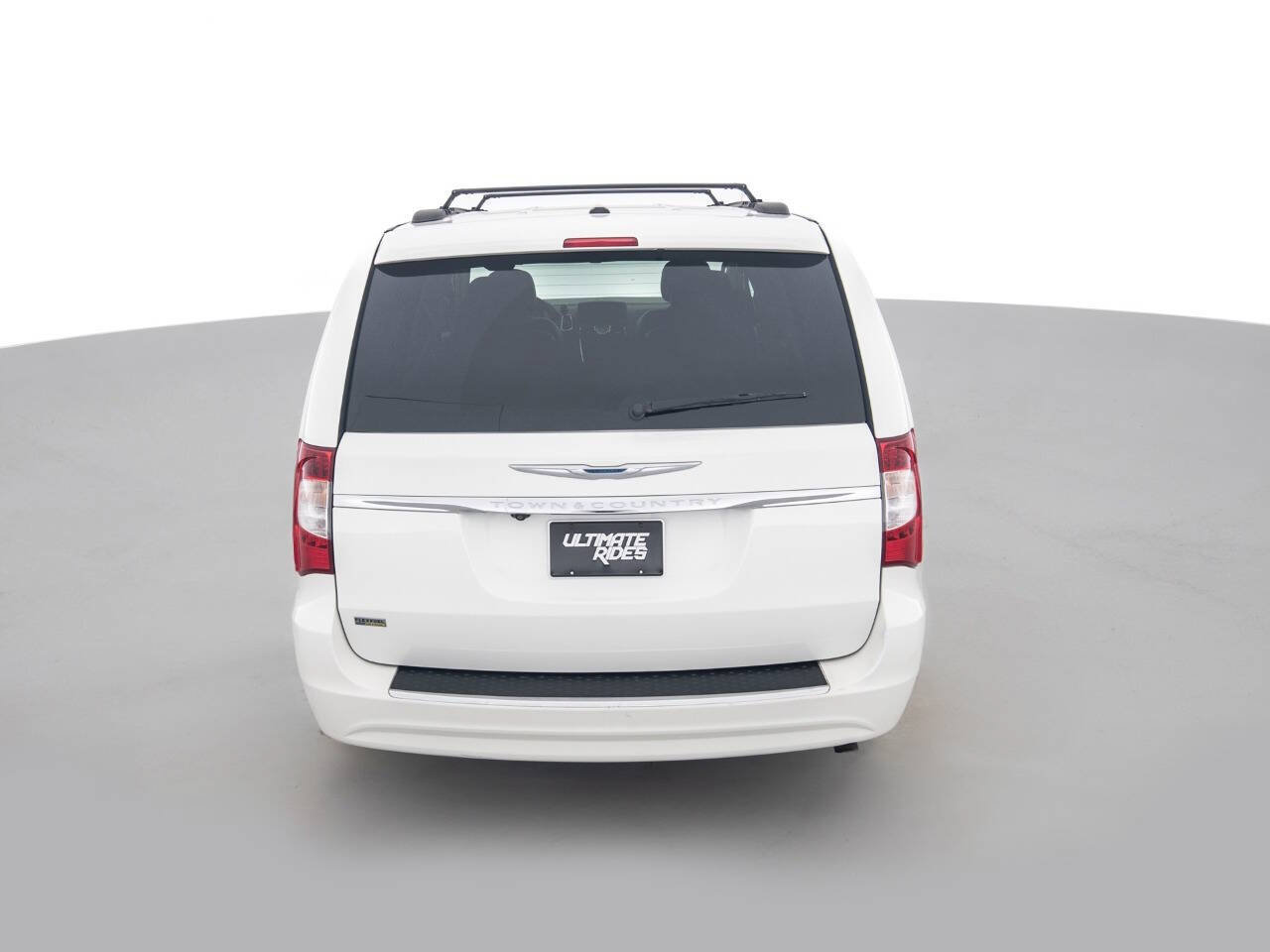 Used 2013 Chrysler Town & Country Touring FWD image 6