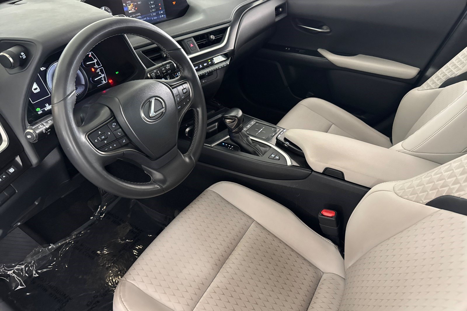 Used 2021 Lexus UX 250h w/ Accessory Package (Z1) AWD/4WD image 4