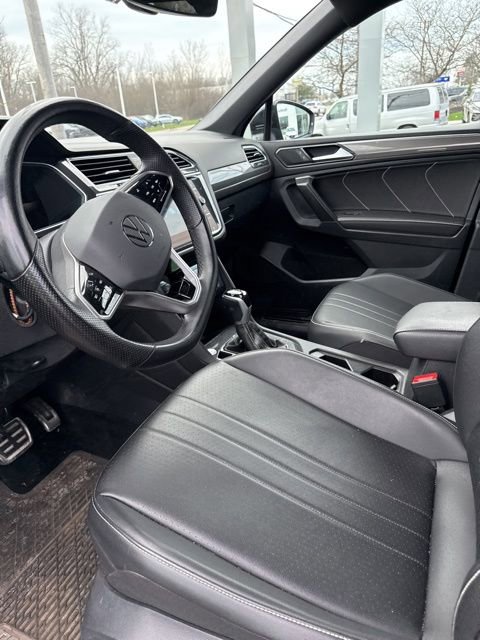 Certified 2023 Volkswagen Tiguan SE R-Line FWD image 10