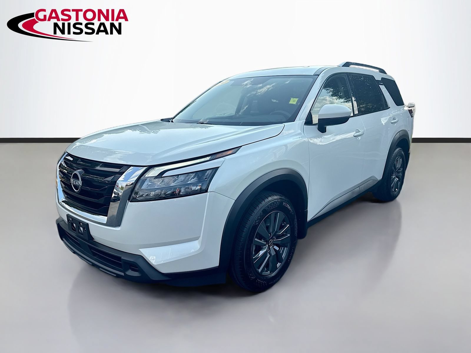 Used 2024 Nissan Pathfinder SV AWD/4WD image 3