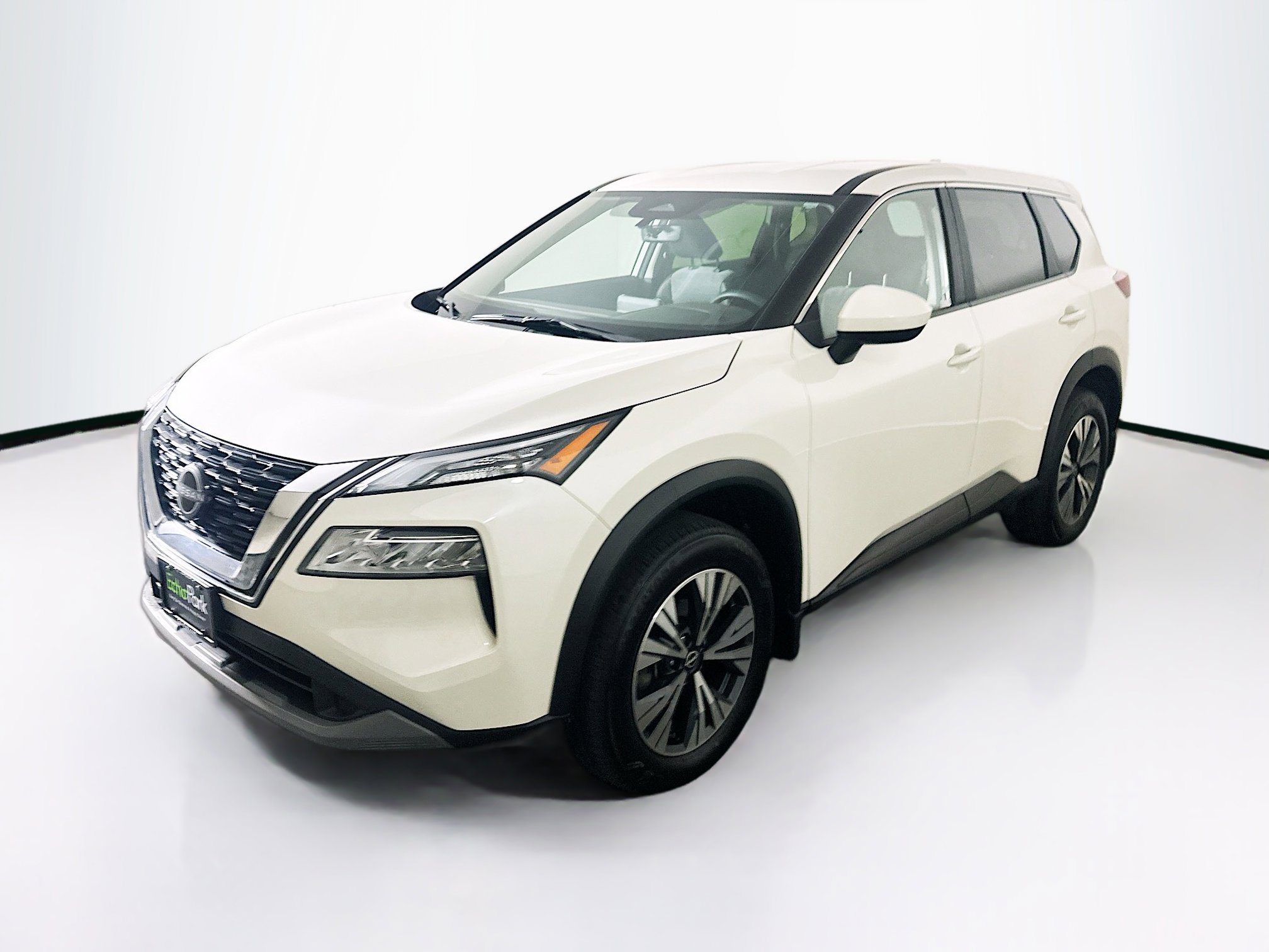 Used 2023 Nissan Rogue SV image 3