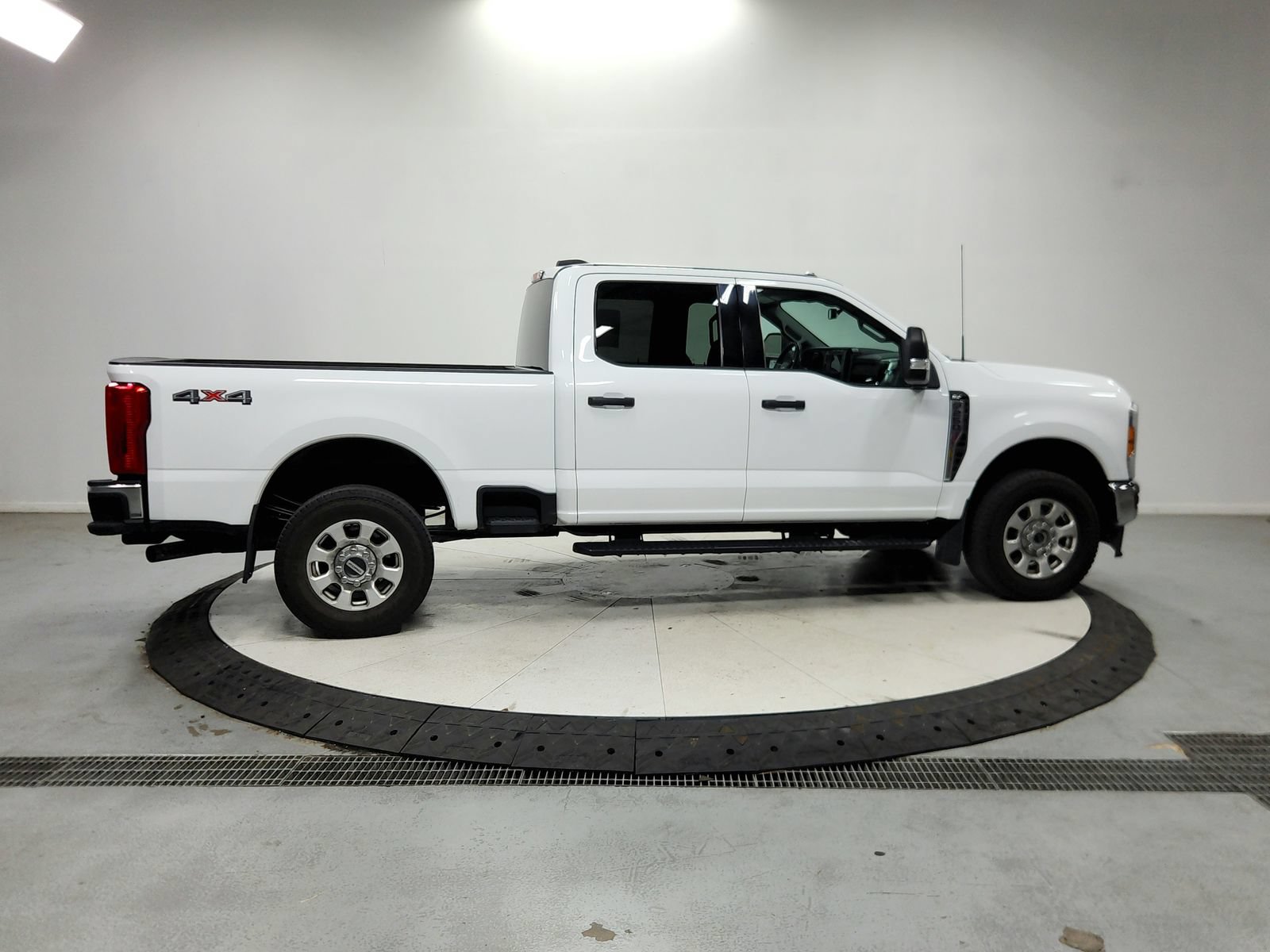 Used 2023 Ford F250 XLT AWD/4WD image 9