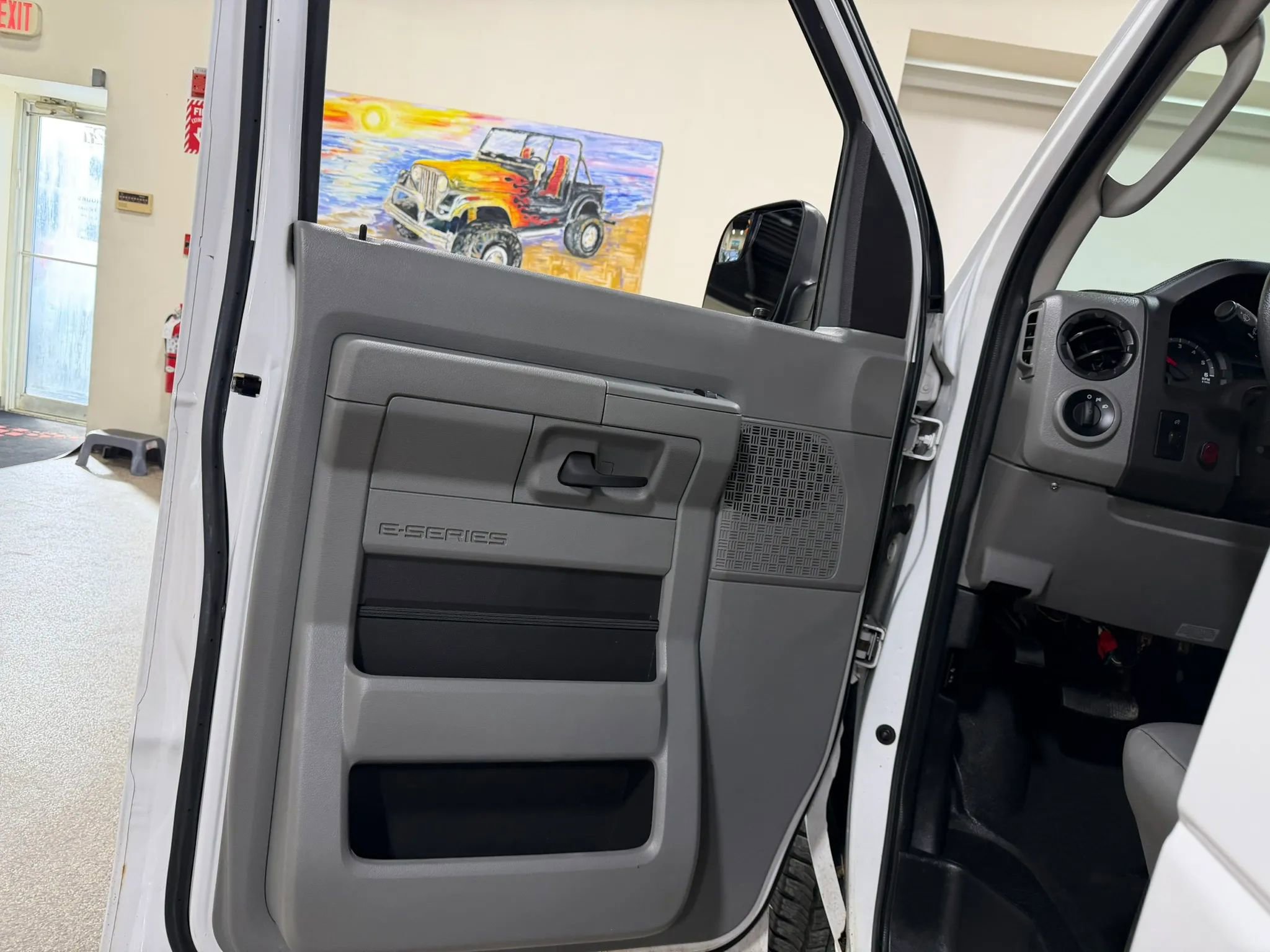 Used 2014 Ford E-250 and Econoline 250 Extended w/ Power Group RWD image 28