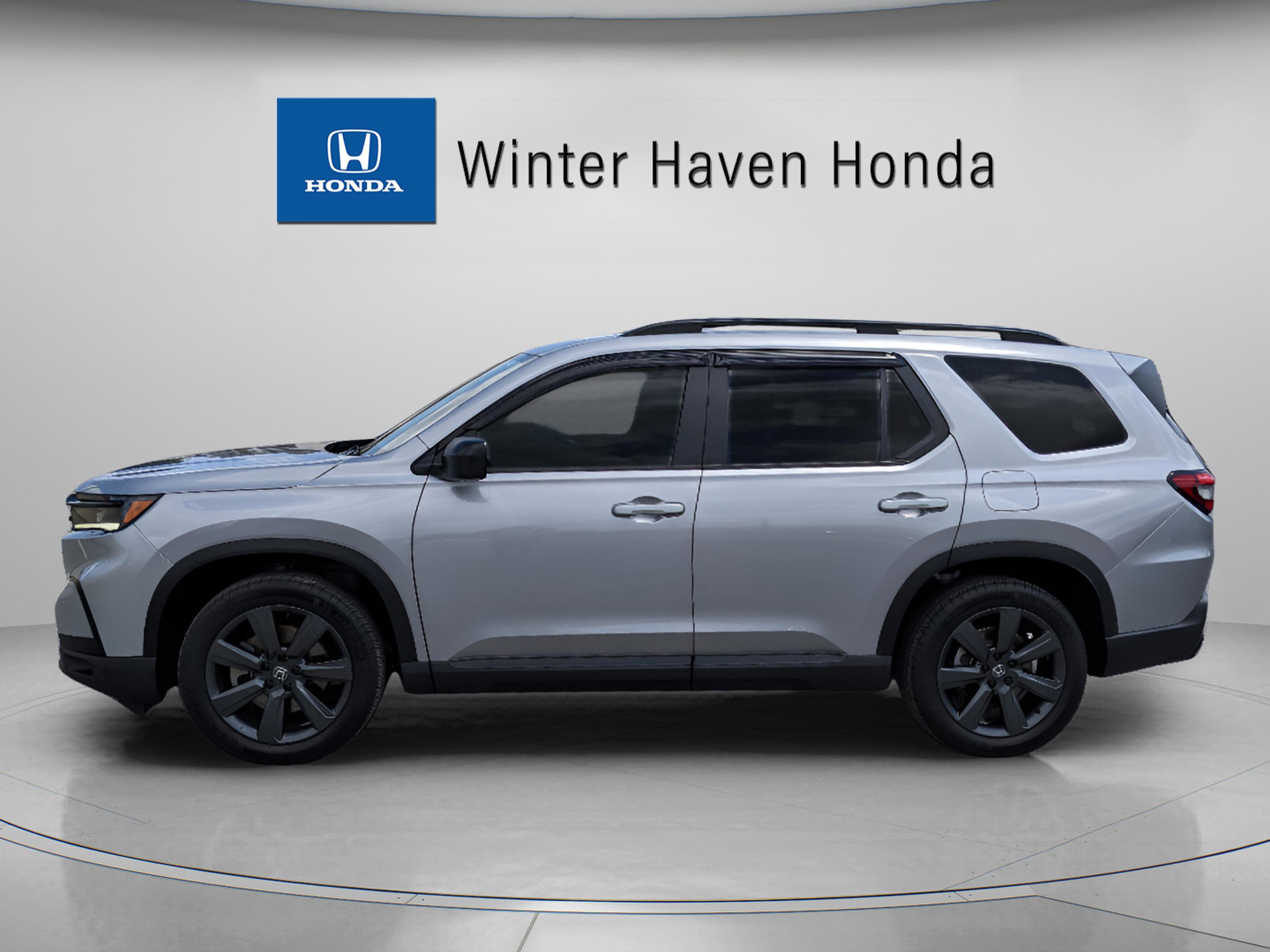 Used 2025 Honda Pilot Sport image 5