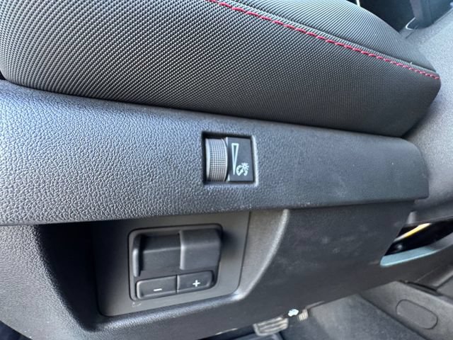 Certified 2025 Chevrolet Colorado Z71 w/ Technology Package AWD/4WD image 6