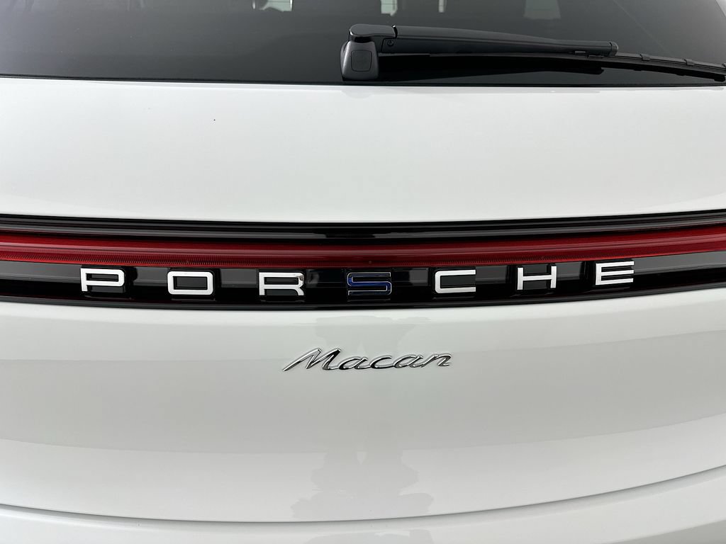 Certified 2026 Porsche Macan AWD/4WD image 35