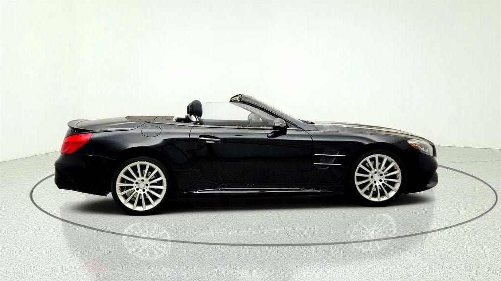 Used 2017 Mercedes-Benz SL 550 image 4