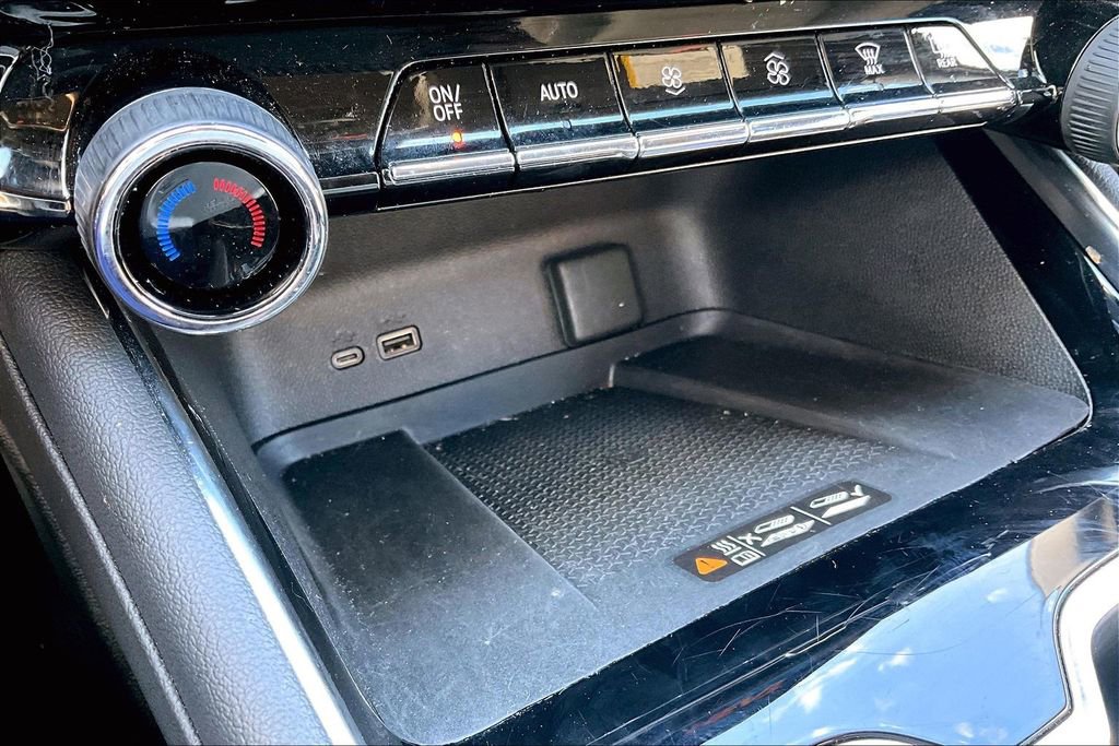 Used 2024 Chevrolet Traverse RS w/ LPO, Floor Liner Package AWD/4WD image 32