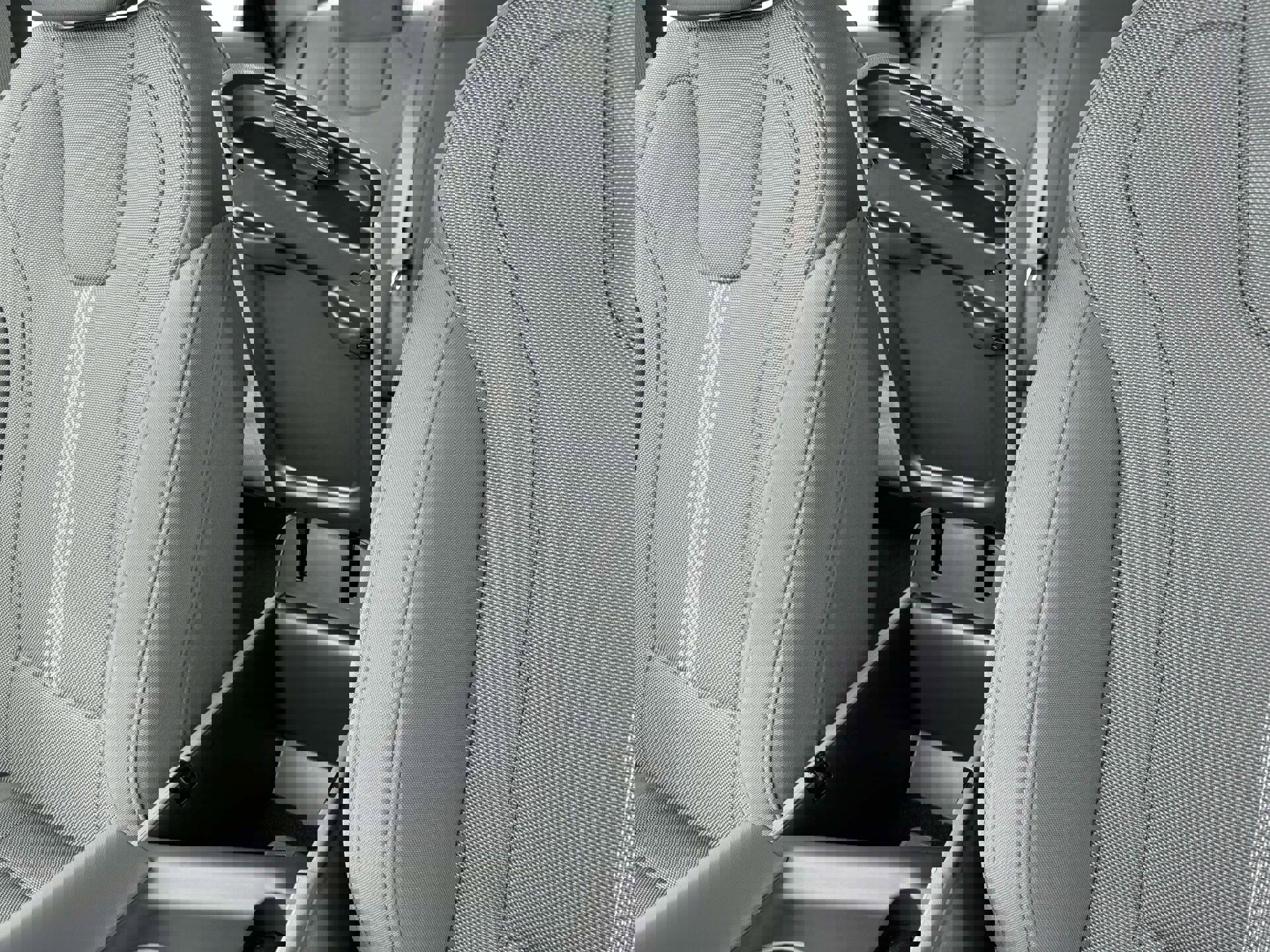 New 2025 Hyundai Elantra SE image 18