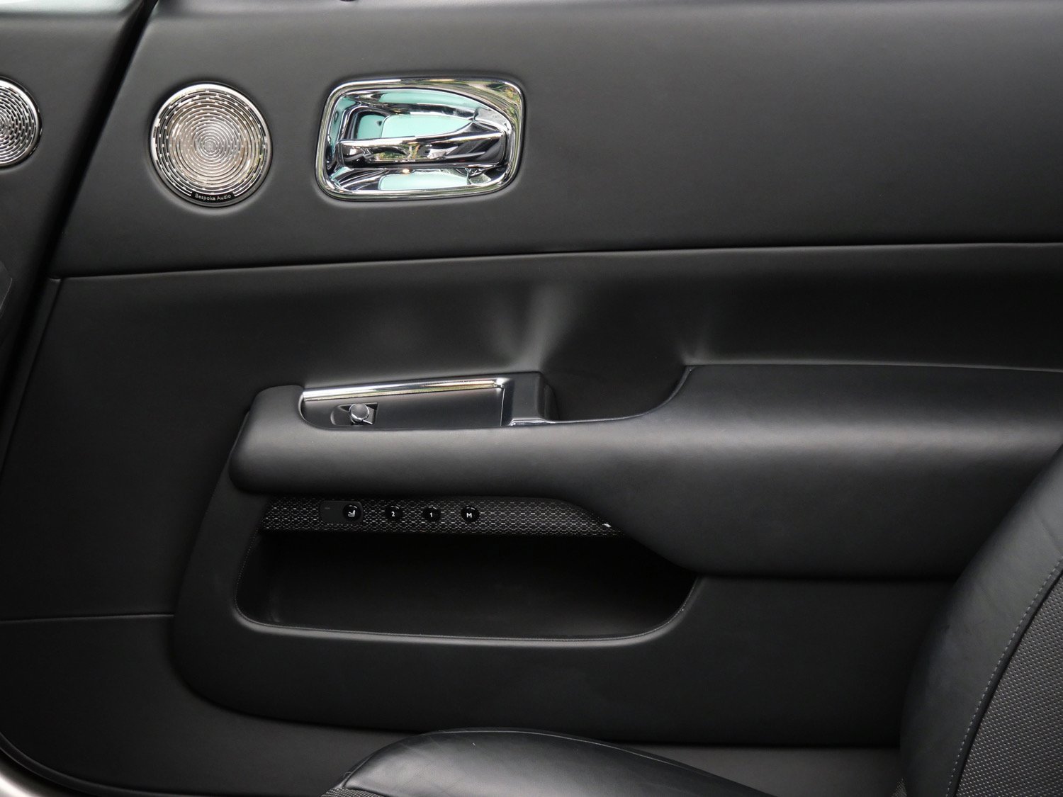 Used 2020 Rolls-Royce Dawn image 11