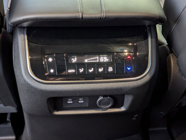 Used 2025 Nissan Armada SV image 17