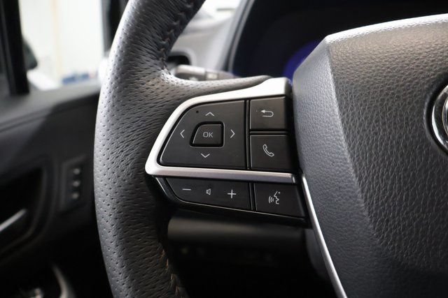Certified 2025 Toyota Sienna Platinum AWD/4WD image 19