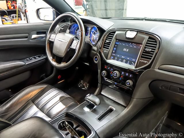 Used 2013 Chrysler 300 S RWD image 22