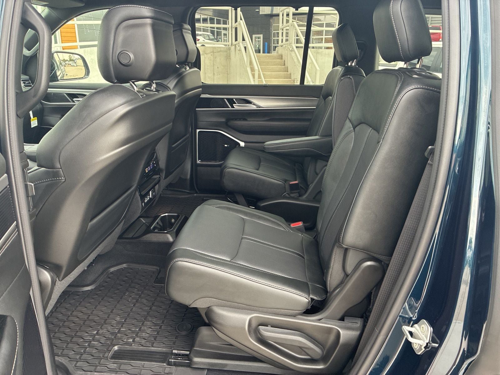 New 2026 Jeep Grand Wagoneer Limited AWD/4WD image 17