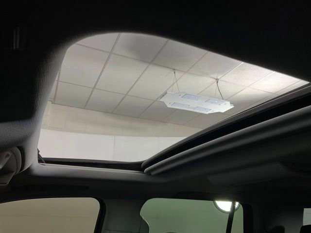 Used 2015 Cadillac Escalade Premium image 16