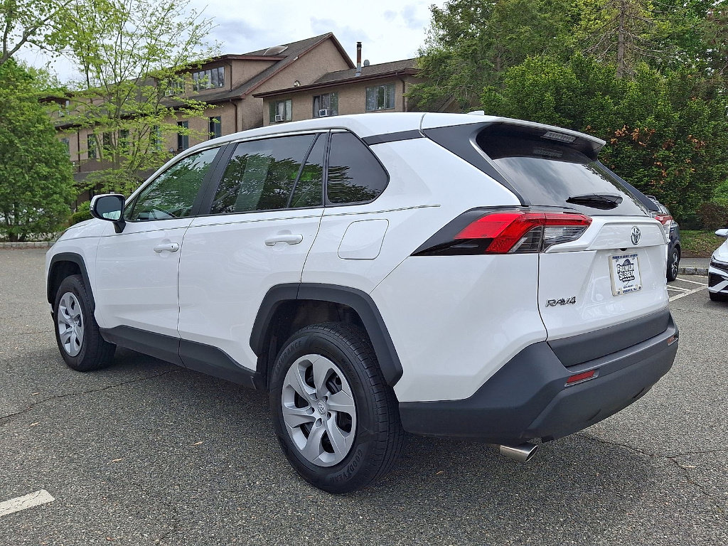 Used 2024 Toyota RAV4 LE AWD/4WD image 21