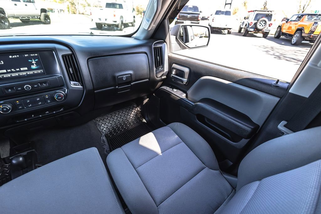 Used 2018 Chevrolet Silverado 1500 Custom w/ Custom Value Package AWD/4WD image 27